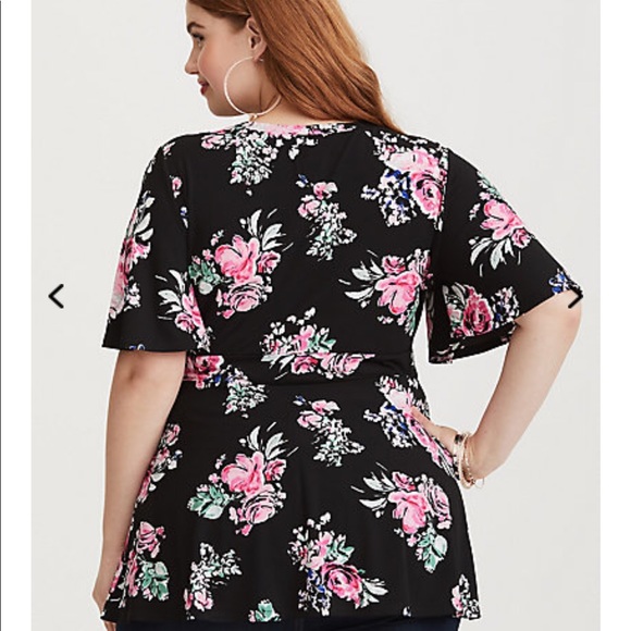 ❌SOLD❌Torrid Blck Floral Stretch Knit Peplum Top - Picture 4 of 4